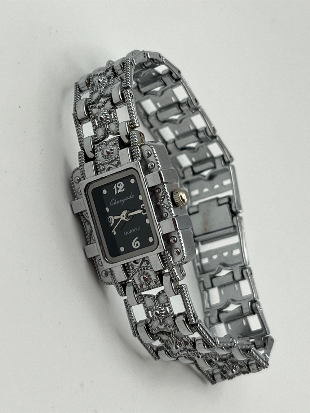 Chaoyada Silver Women's Bracelet Watch with Black Dial